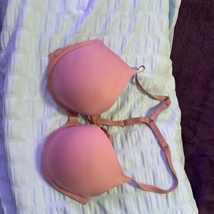 Massive bra front closure